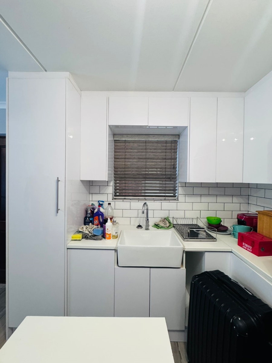 To Let 1 Bedroom Property for Rent in Guldenland Western Cape